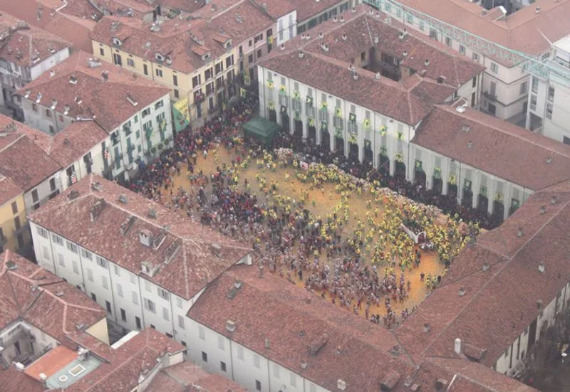 IVREA - Tre consigli per non rimanere bloccati in città nei giorni di carnevale