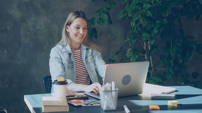 L'ergonomia nell'era digitale: come l'interior design influenza la concentrazione e la produttività nello studio