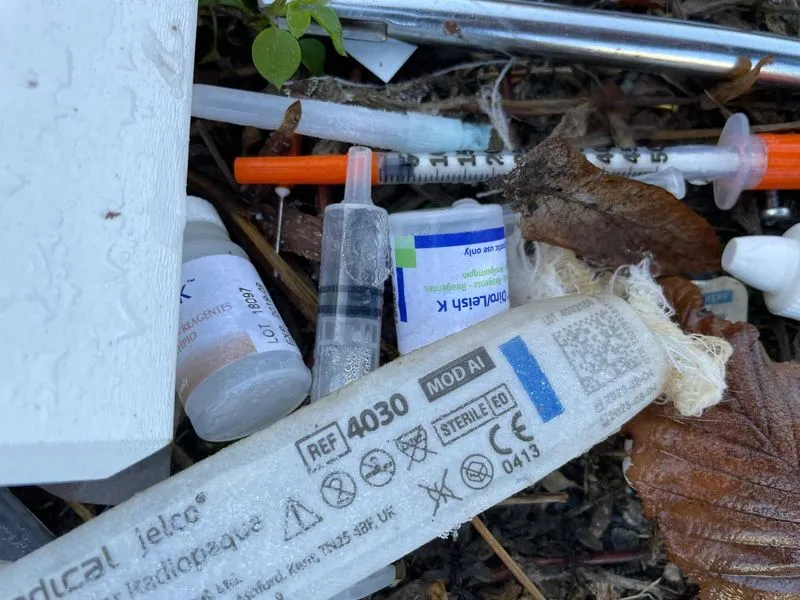 COLLEGNO - Contrasto all'abbandono dei rifiuti: nel 2025 la Locale ha denunciato 10 persone - FOTO