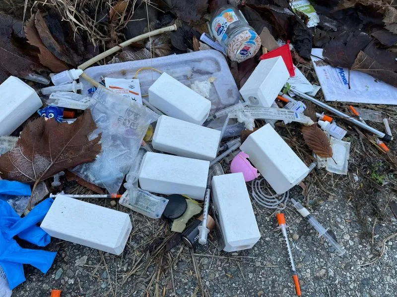 COLLEGNO - Contrasto all'abbandono dei rifiuti: nel 2025 la Locale ha denunciato 10 persone - FOTO