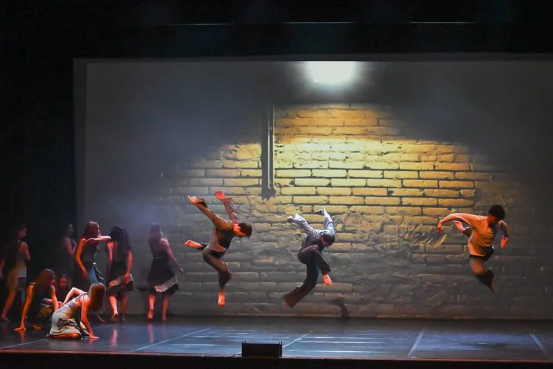 NICHELINO - Due passioni per la danza e la poesia uniscono le forze al teatro Superga