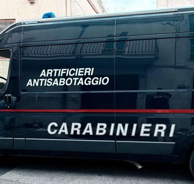 VENARIA - Valigia sospetta in via Cavallo: scattato l'allarme bomba. Arrivati gli artificieri dei Carabinieri