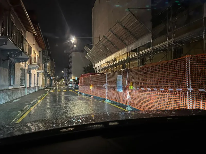 MALTEMPO A VENARIA - Tra alberi e cavi caduti, notte di duro lavoro per Vigili del Fuoco e tecnici comunali - FOTO