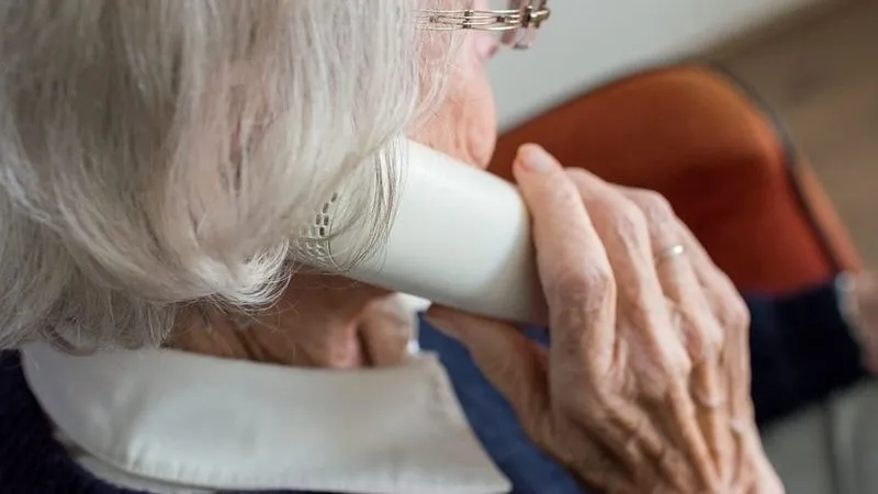 AGLIE' - Si finge un'amica malata di cancro per spillarle dei soldi, truffa sventata da una nonnina 92enne