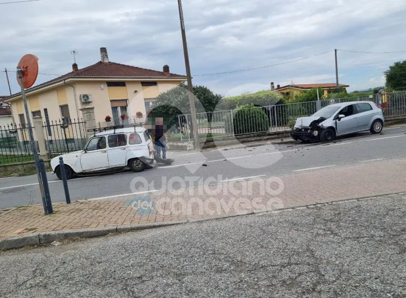 ALBIANO D'IVREA - Scontro tra due auto sulla provinciale 79 - FOTO