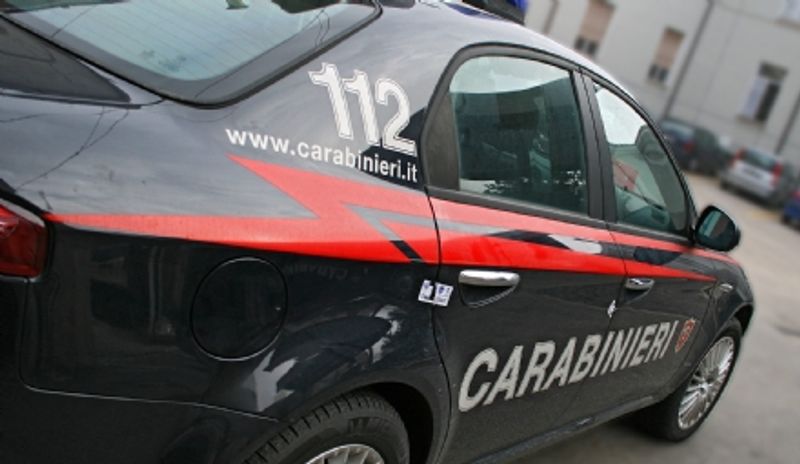 ALPIGNANO - Rimane bloccato in auto per un malfunzionamento delle portiere: bimbo di 2 anni salvato dai Carabinieri