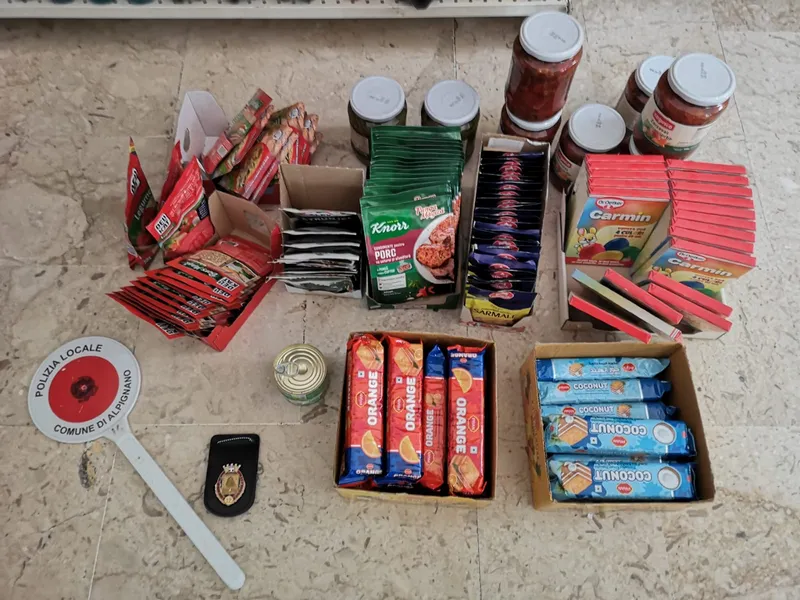 ALPIGNANO - Irregolarità nella vendita dei prodotti e documenti mancanti: chiuso un minimarket in centro