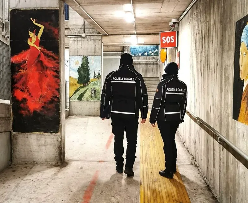 ALPIGNANO - La Polizia Locale individua gli autori degli atti vandalici in piazza Berlinguer e nel sottopasso ferroviario