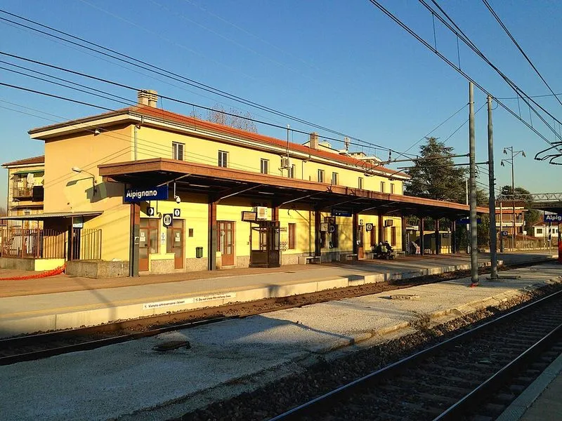 DRAMMA AD ALPIGNANO - 73enne si getta fra i binari e viene travolto da un treno: grave al CTO