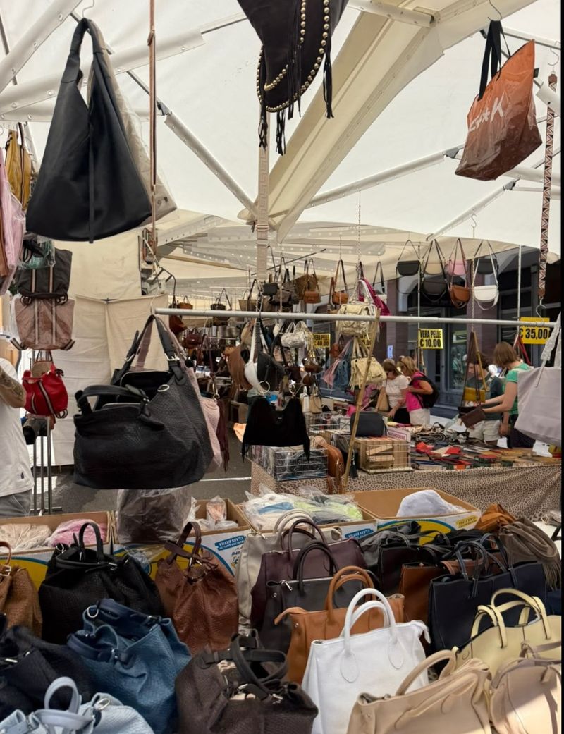L’originale Consorzio de Gli Ambulanti di Forte dei Marmi® a SESTRIERE sabato 8 agosto