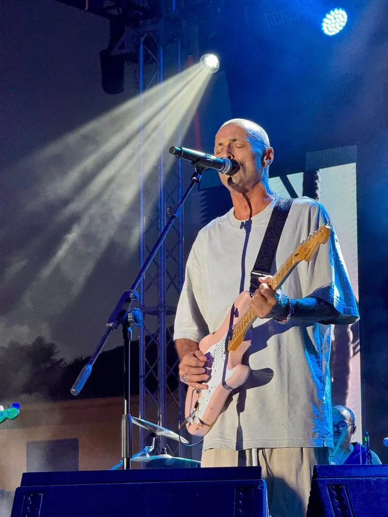 BEINASCO - Finale con il botto per il Summer Festival: più di 6mila fans al concerto di Alex Britti - FOTO