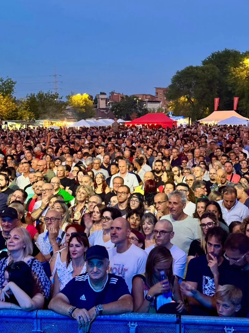 BEINASCO - Finale con il botto per il Summer Festival: più di 6mila fans al concerto di Alex Britti - FOTO