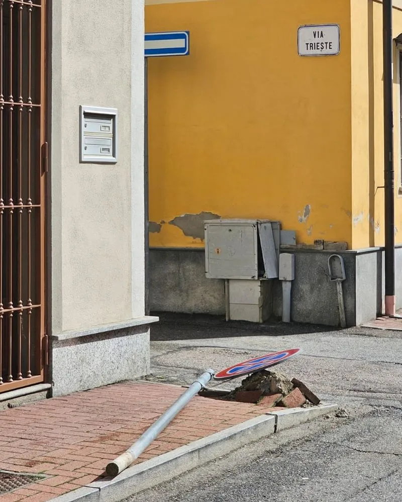 BEINASCO - Raid dei vandali a Borgaretto: in una notte danni per migliaia di euro - FOTO