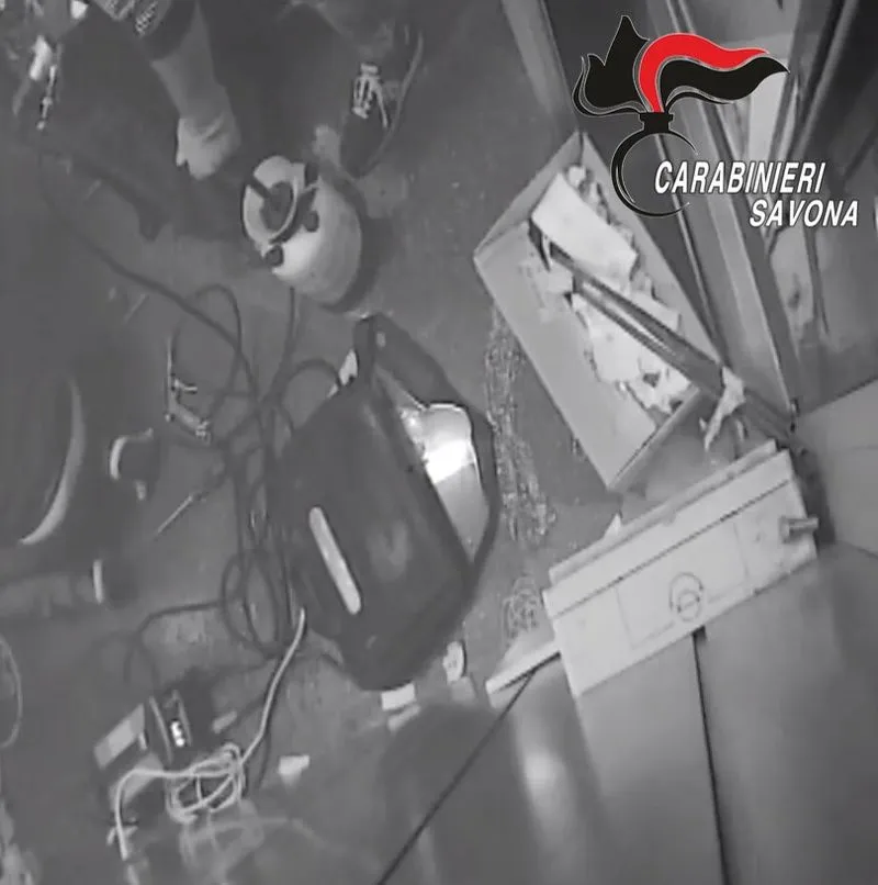 BEINASCO-CARMAGNOLA - Ladri in trasferta in Liguria: falliscono il colpo in banca e vengono anche arrestati - VIDEO