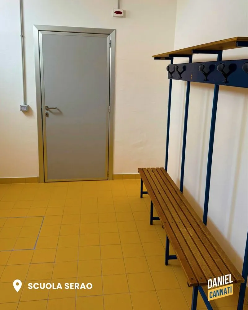 BEINASCO - Nuovo look per gli spogliatoi della palestra dell'ex scuola media Serao - FOTO