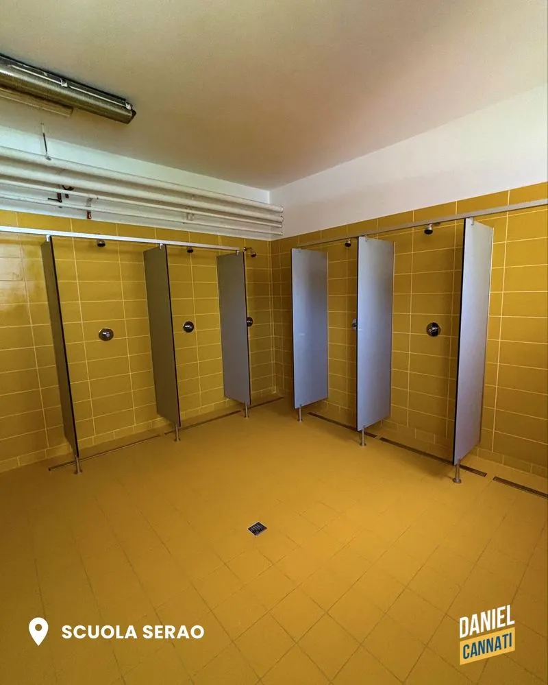 BEINASCO - Nuovo look per gli spogliatoi della palestra dell'ex scuola media Serao - FOTO