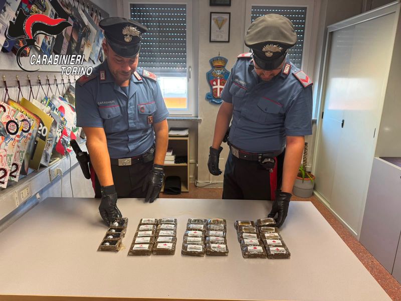 BEINASCO - In moto con 3 chili e mezzo di droga evade dai domiciliari e viene nuovamente arrestato