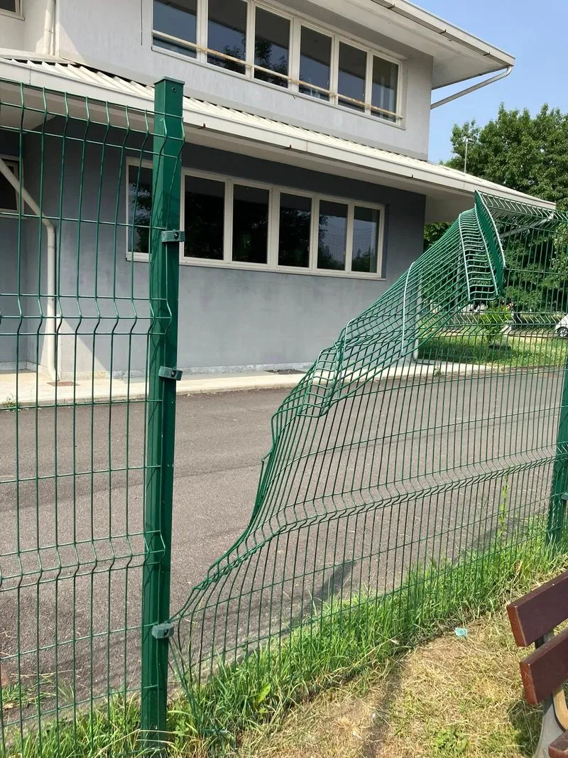 BEINASCO - Vandali in azione, raid e danneggiamenti al campo da calcetto delle Fornaci - FOTO