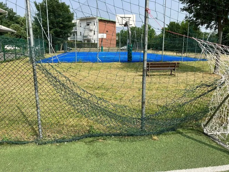 BEINASCO - Vandali in azione, raid e danneggiamenti al campo da calcetto delle Fornaci - FOTO