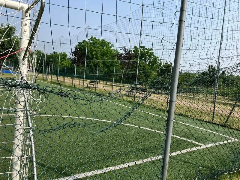 BEINASCO - Vandali in azione, raid e danneggiamenti al campo da calcetto delle Fornaci - FOTO