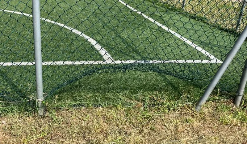 BEINASCO - Vandali in azione, raid e danneggiamenti al campo da calcetto delle Fornaci - FOTO