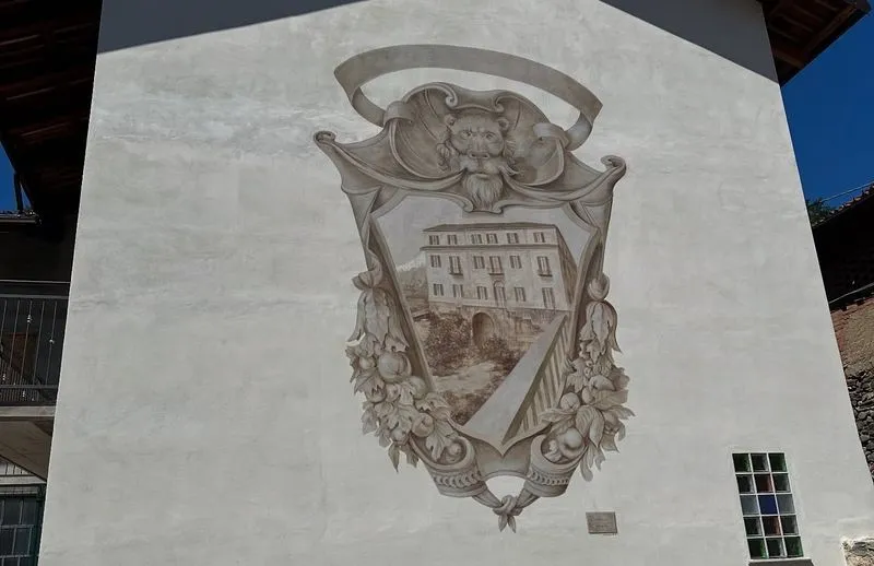 BOLLENGO - Un maxi leone «vigila» sul paese: spettacolare murales realizzato da Cinzia Perino - FOTO