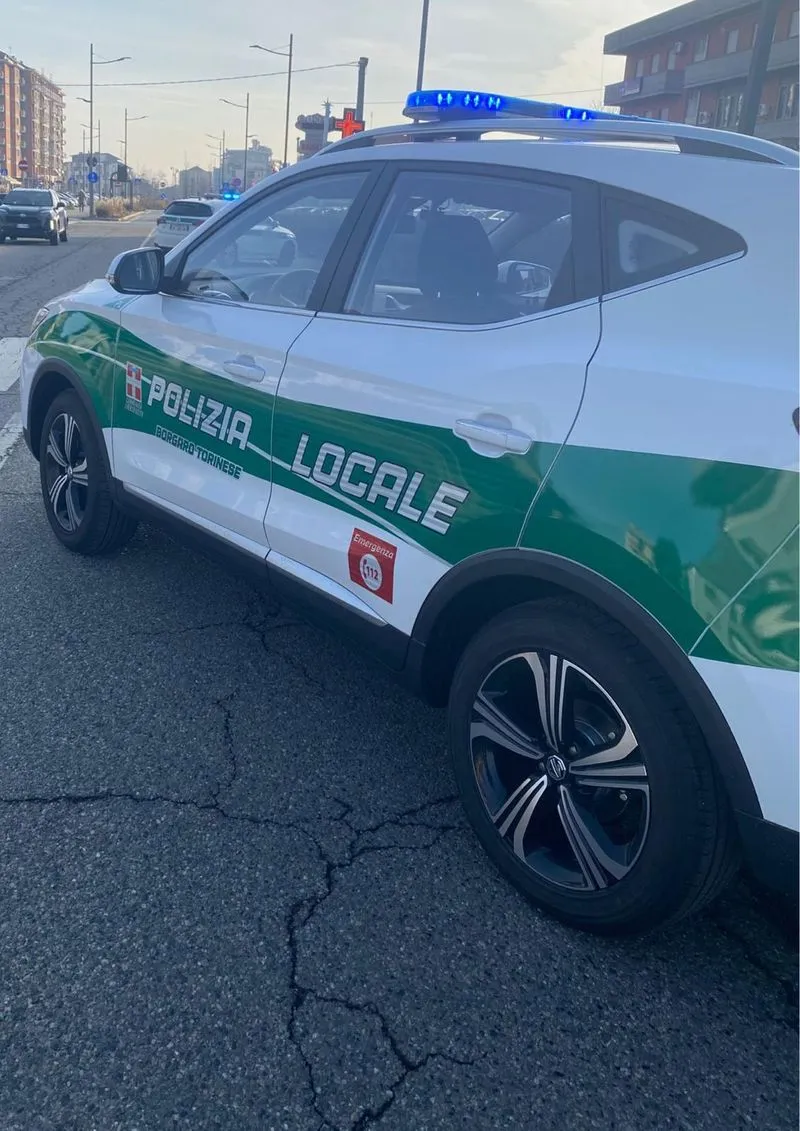 BORGARO - Prova a rubare delle pentole in un negozio: 27enne di VENARIA denunciato dalla Polizia Locale