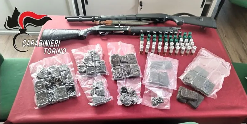 BORGARO - Droga e armi nella cantina occupata abusivamente: intervento dei carabinieri di Caselle