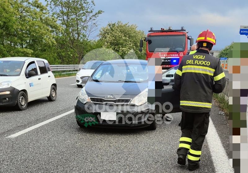INCIDENTE A BORGARO - Sul Raccordo: tre mezzi coinvolti, due feriti - FOTO