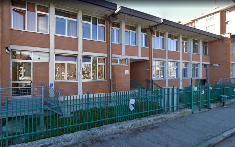 BORGARO - Ladri alla scuola media: rubati cinque computer e danneggiate le macchinette del caffé