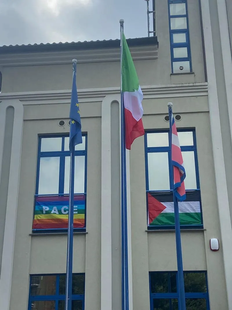 BORGARO - Bandiera della Palestina sul Municipio, Cerutti (Lega): «istituzioni lancino messaggi di pace e non di divisione»