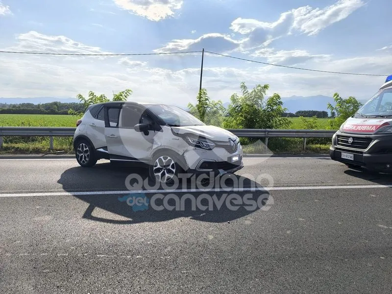 BOSCONERO-RIVAROLO CANAVESE - Schianto sulla 460, con l'auto contro il guard-rail: mamma e figlia ferite - FOTO