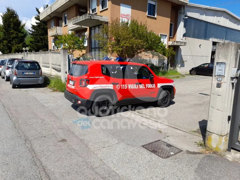 BUSANO - Fiamme nella lavanderia industriale, intervento dei vigili del fuoco