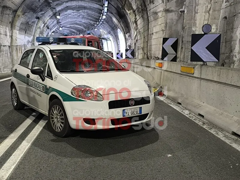 CAMBIANO - Schianto in galleria con la motocicletta, morto l'imprenditore Alessandro Bellini - FOTO
