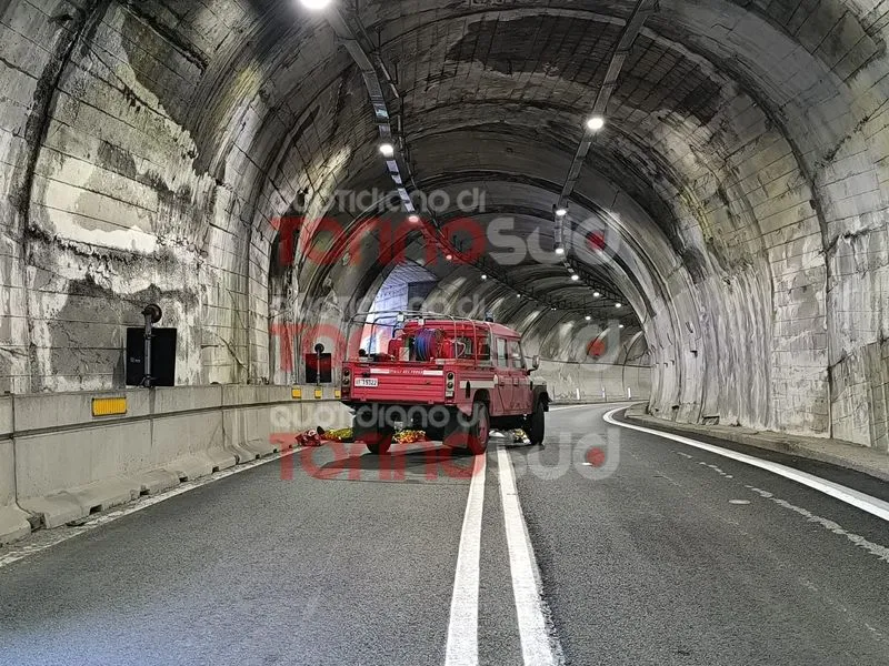 CAMBIANO - Schianto in galleria con la motocicletta, morto l'imprenditore Alessandro Bellini - FOTO