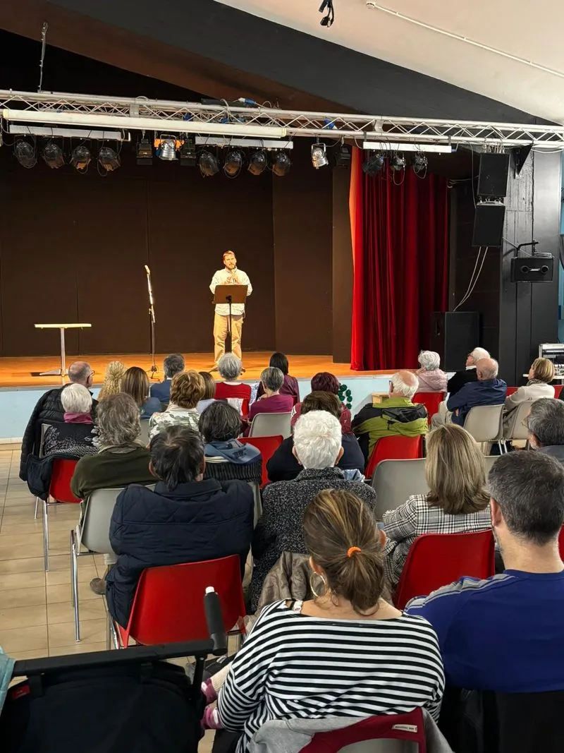 CANDIOLO - Teatro gremito per il monologo di Baravalle su Enrico Fermi - FOTO
