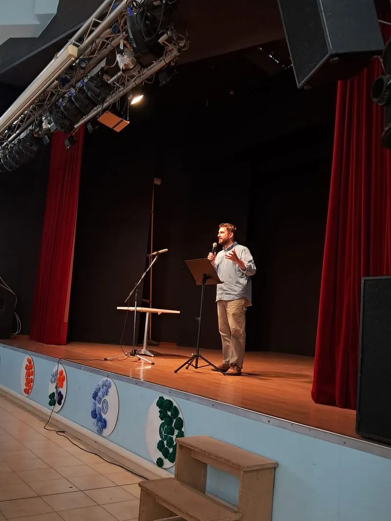 CANDIOLO - Teatro gremito per il monologo di Baravalle su Enrico Fermi - FOTO