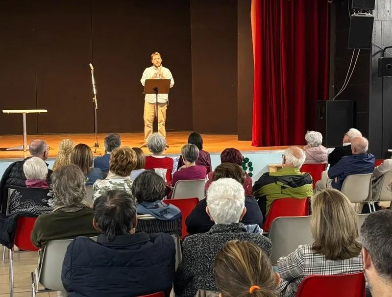 CANDIOLO - Teatro gremito per il monologo di Baravalle su Enrico Fermi - FOTO
