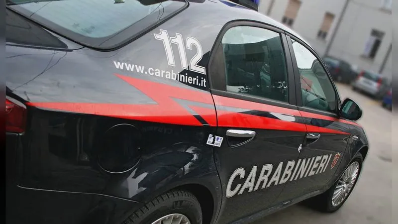 CARIGNANO - Si mostra nudo in strada e infastidisce delle ragazzine: 48enne denunciato