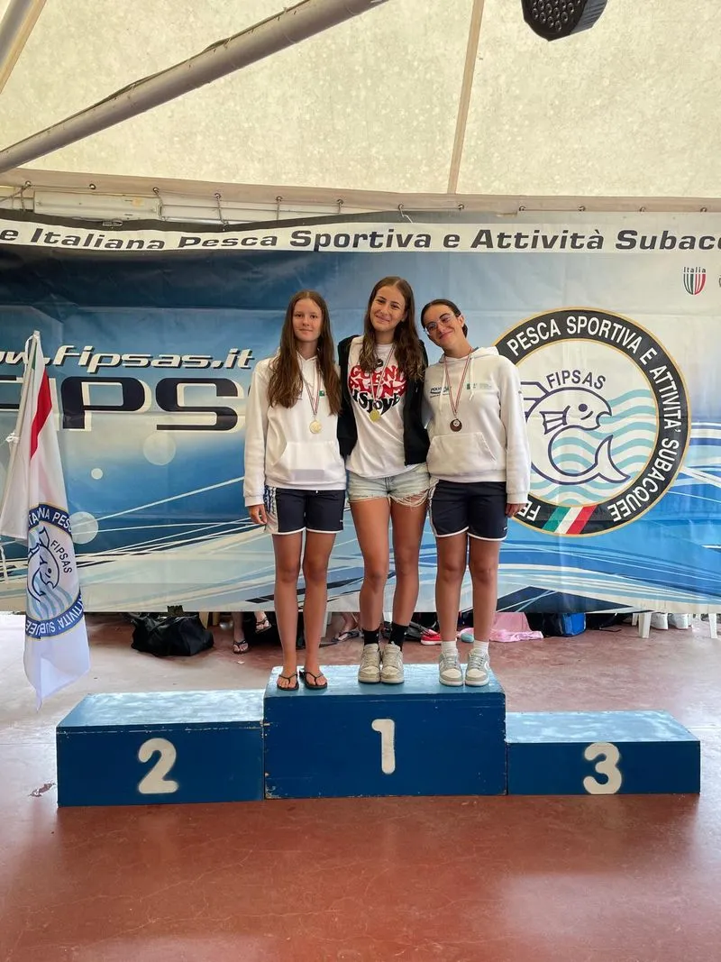 CARIGNANO - La giovane e talentuosa Arianna Bussano vola ai mondiali junior di nuoto pinnato - FOTO