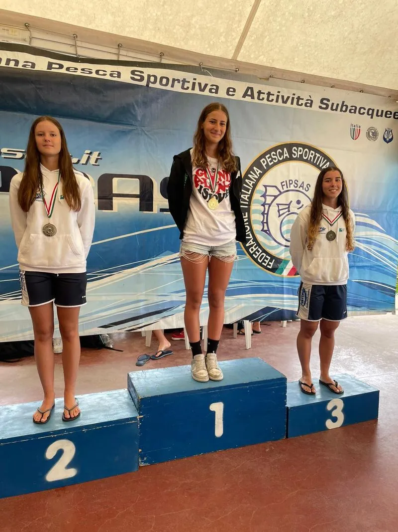 CARIGNANO - La giovane e talentuosa Arianna Bussano vola ai mondiali junior di nuoto pinnato - FOTO