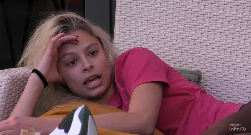 CARIGNANO - Grande Fratello, Giulia Saponariu racconta del suo rapimento e della sua difficile infanzia