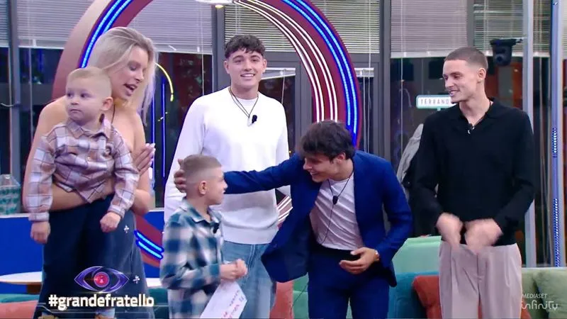 CARIGNANO - Sorpresa nella casa del Grande Fratello, Giulia Saponariu riabbraccia i suoi 5 fratelli - FOTO