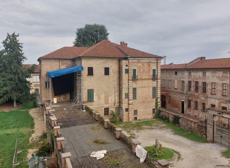 CARIGNANO - Ciak, si gira una nuova serie televisiva: riprese a Villa Bona