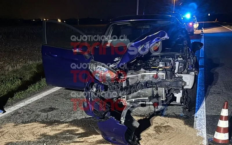 CARMAGNOLA - Auto contro trattore sulla provinciale 134: un ferito in ospedale - FOTO