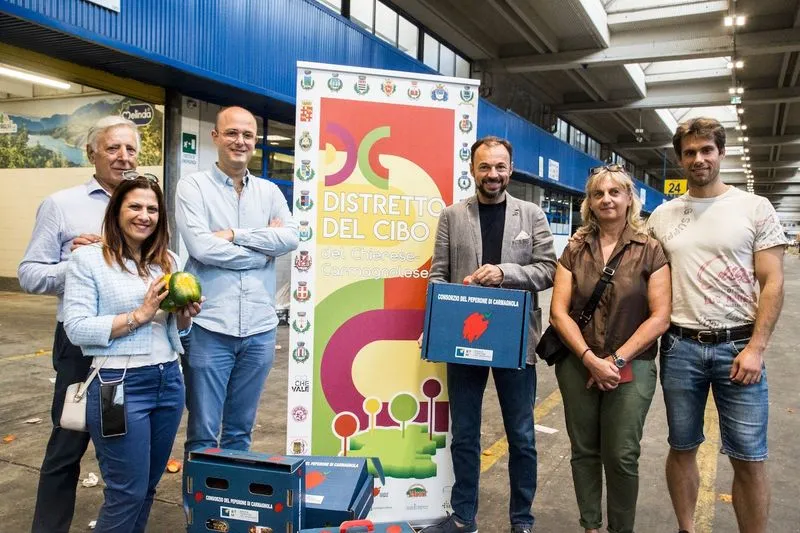 CARMAGNOLA - Inaugurata una vetrina del peperone al Centro Agro Alimentare di Torino - FOTO
