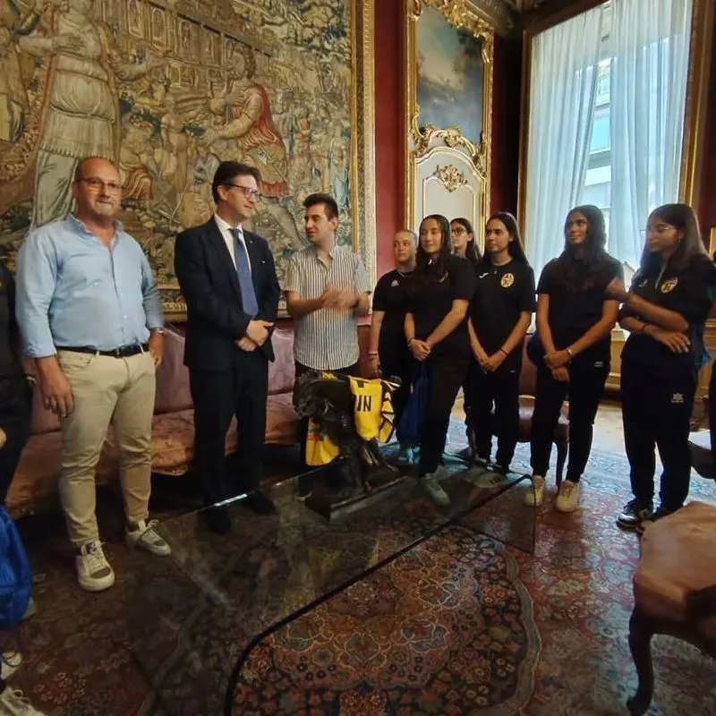 CARMAGNOLA - Le atlete e la dirigenza dell'Elledì Fc Women in visita a Palazzo Lascaris - FOTO