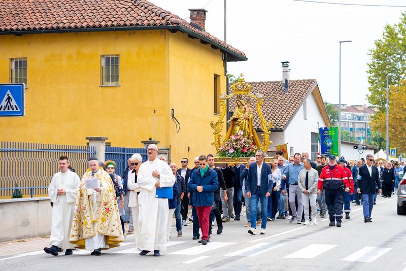 CARMAGNOLA - A Salsasio, dopo quasi nove anni, è tempo di saluti per il parroco don Iosif Patrascan