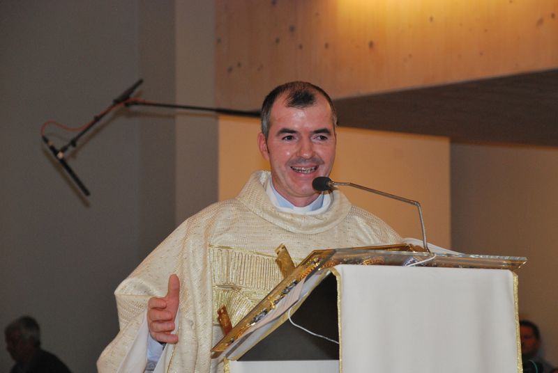 CARMAGNOLA - A Salsasio, dopo quasi nove anni, è tempo di saluti per il parroco don Iosif Patrascan