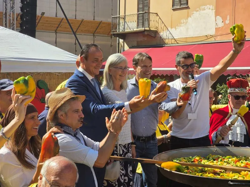 CARMAGNOLA - Anche il presidente Cirio ha reso omaggio al peperone e alla Fiera nazionale